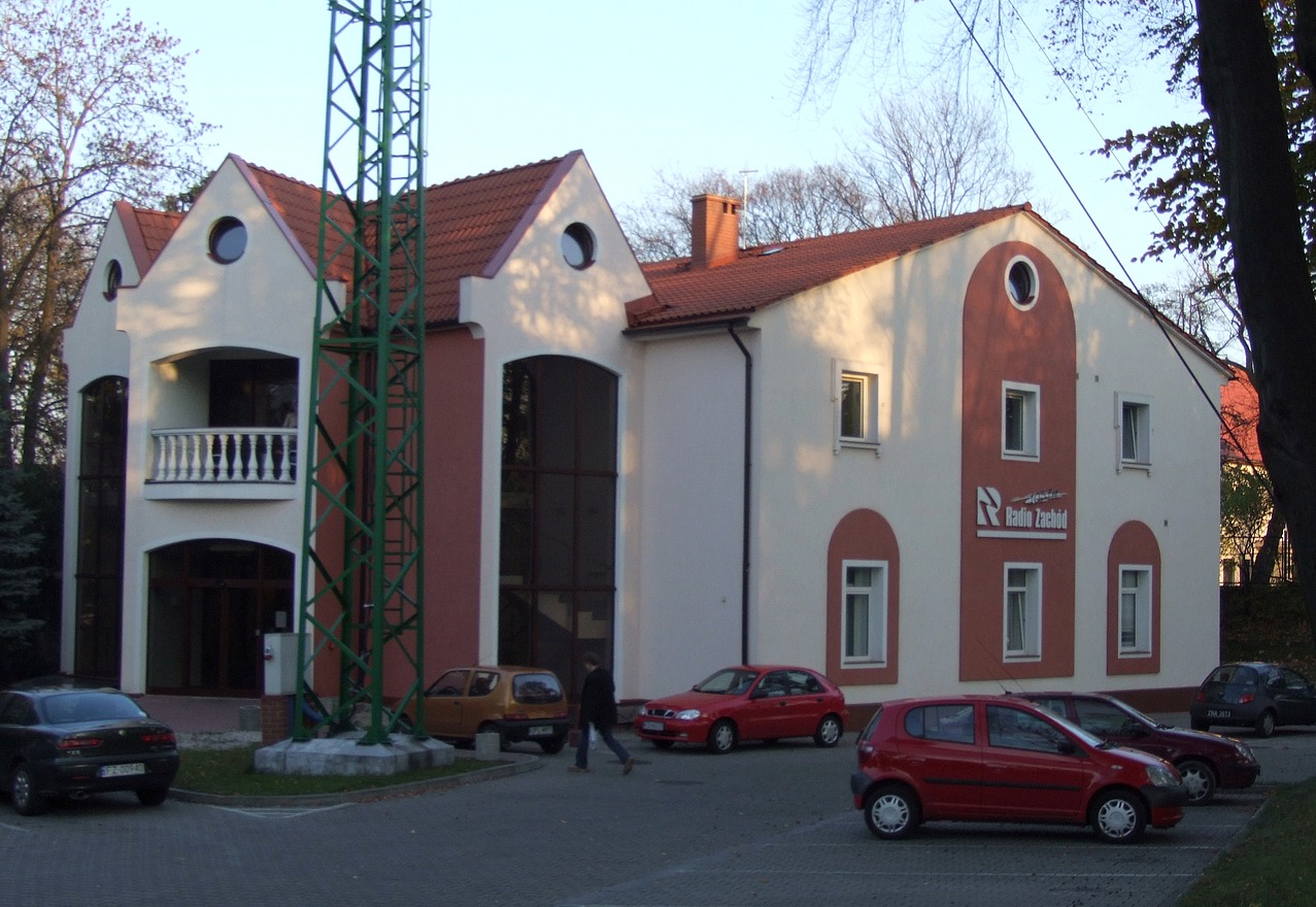 Read more about the article Usunięci z rozgłośni dziennikarze Radia Zachód wygrywają w sądzie. Wracają do pracy