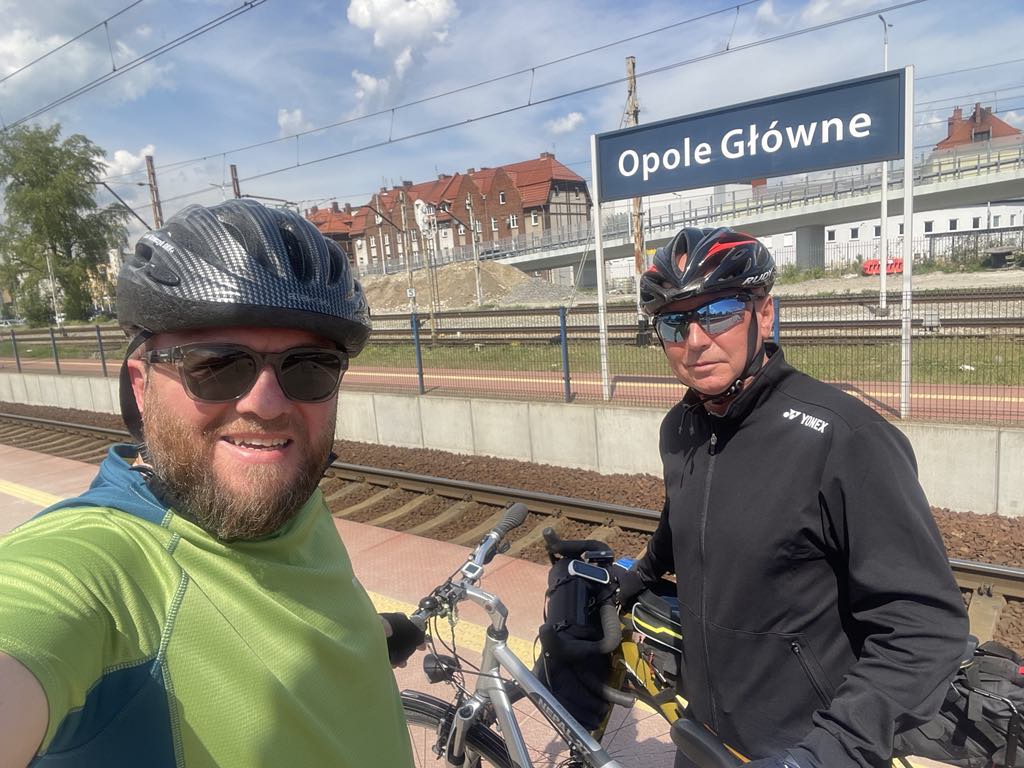 Read more about the article Tysiące kilometrów pokonanych na rowerze. Cel? Uratować to co najcenniejsze. Ludzkie życie…
